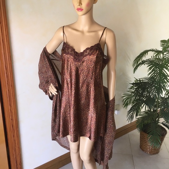 Vintage Victoria’s Secret Nightie and Sheer Robe Set Leopard Print L - Picture 4 of 16